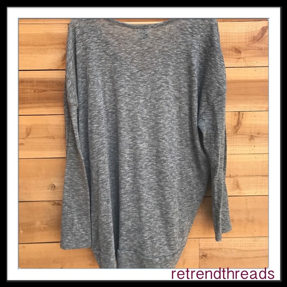 V neck gray top - Picture 3 of 5